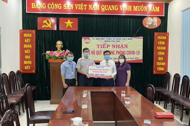 Vietcombank Tân Bình ủng hộ kinh phí phòng, chống dịch Covid-19 